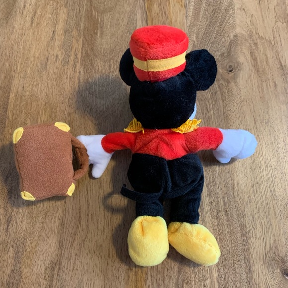 Vintage rare Disney’s Wilderness Lodge bellhop - Picture 3 of 4